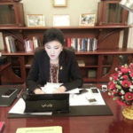 Yingluck-5-Smartphone