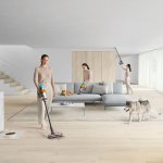 Dyson V15_Whole home pets_lead